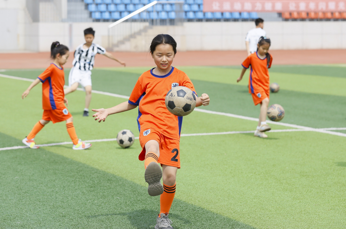 充满活力的足球爱好者 - 具备组织能力和活动策划经验的应届毕业生