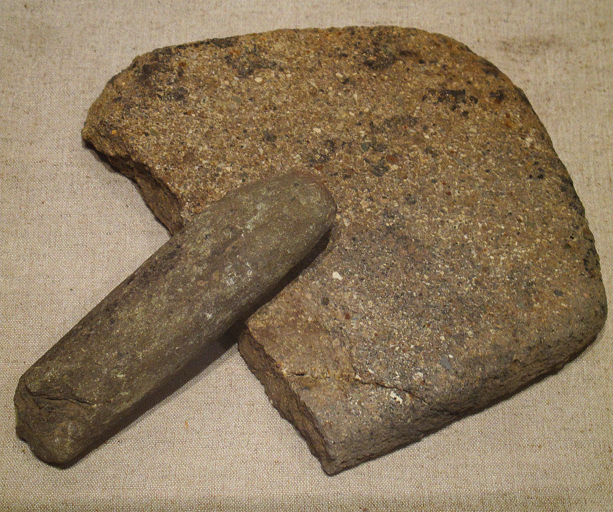 2013年10月05日,石磨棒,石磨盘,新石器时代,昂昂溪腾家岗遗址出土,黑