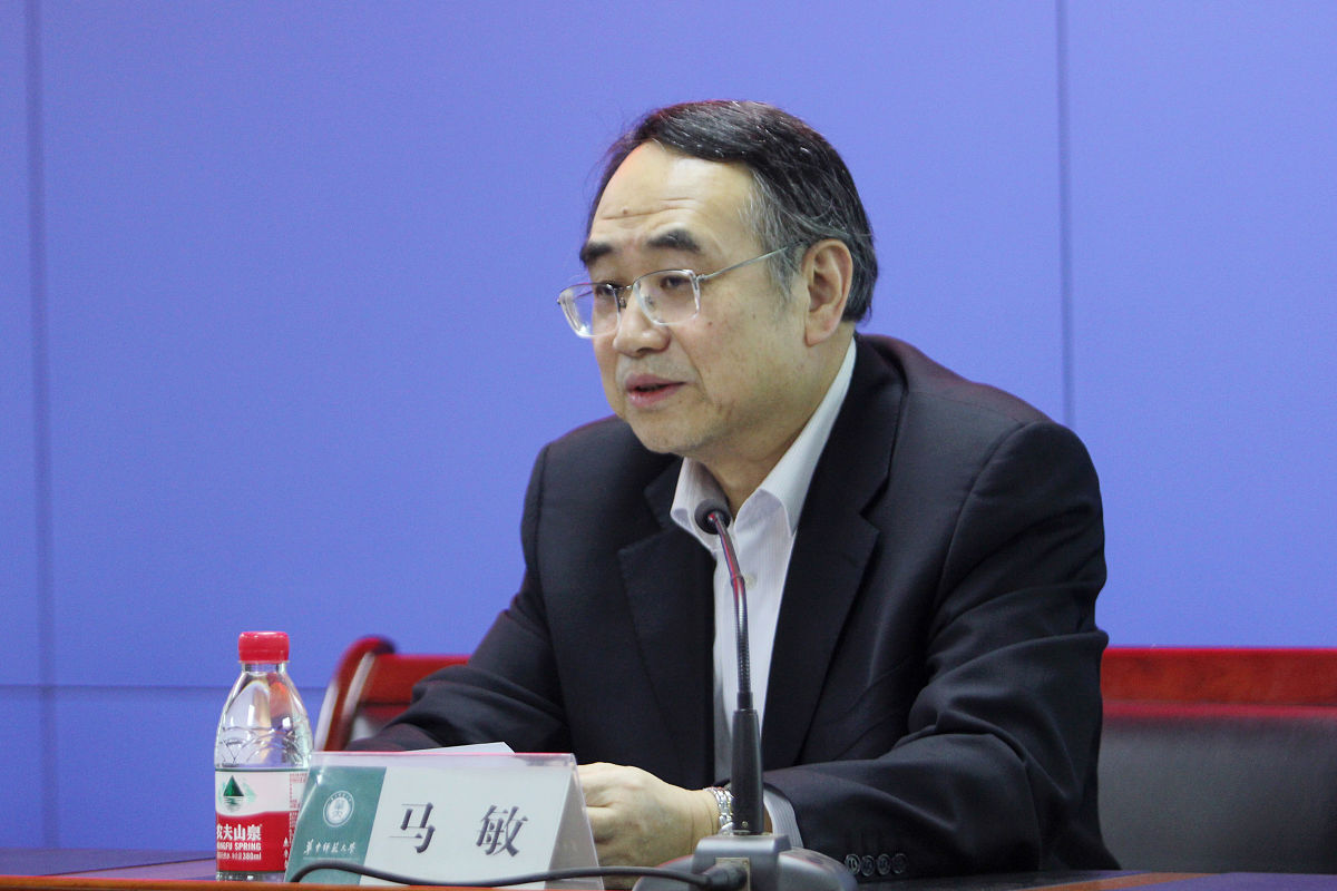 1840年英国发动了侵略中国的鸦片战争中国历史的发展从此发生重大转折。鸦片战争之所以被称为中国近代史的起点是因为