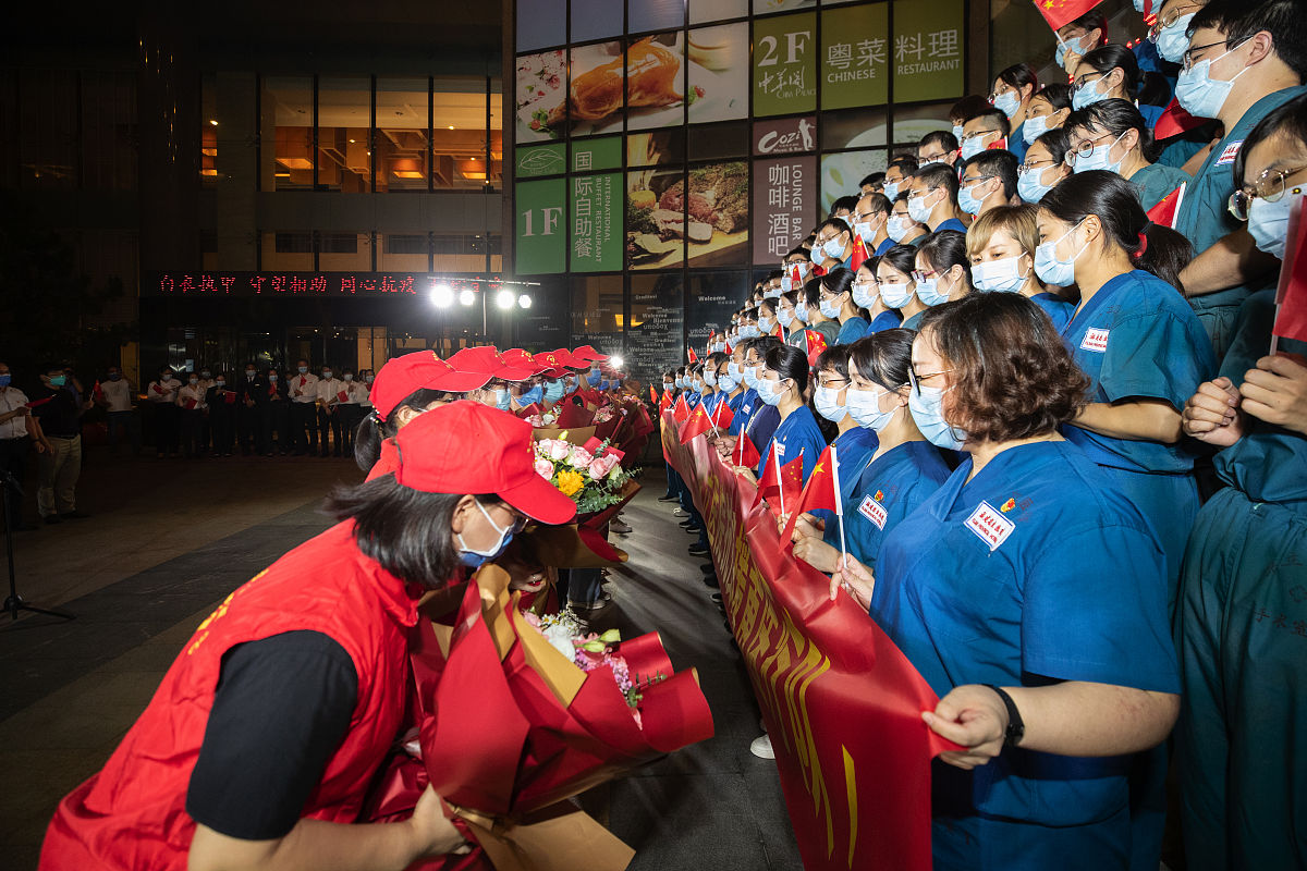 领导亲切慰问重庆公共运输职业学院2019年成都铁路局重庆客运段春运志愿者