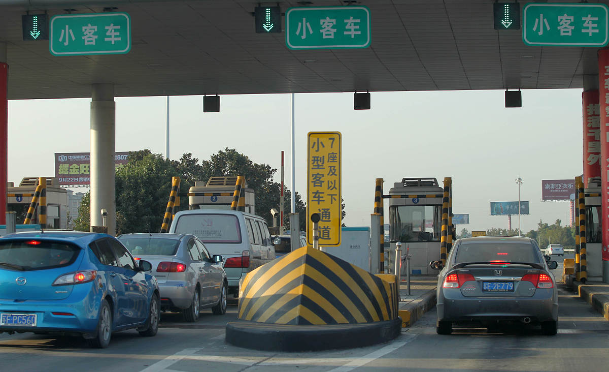 高速公路中途免费怎么算？行驶中遇到免费路段收费指南