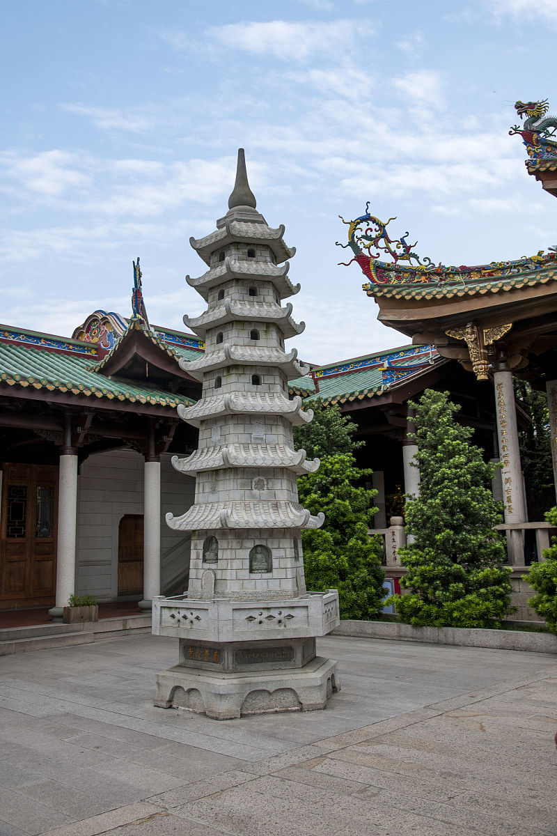 厦门2023初中女生学什么专业好就业？前景分析