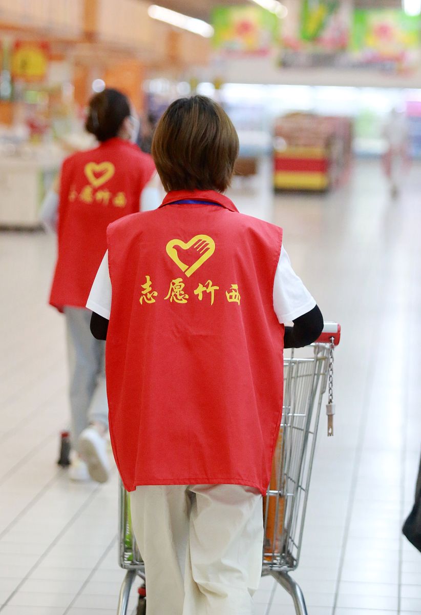 2021年8月25日,江苏省扬州市邗江区竹西街道竹西社区的代购志愿在扬州