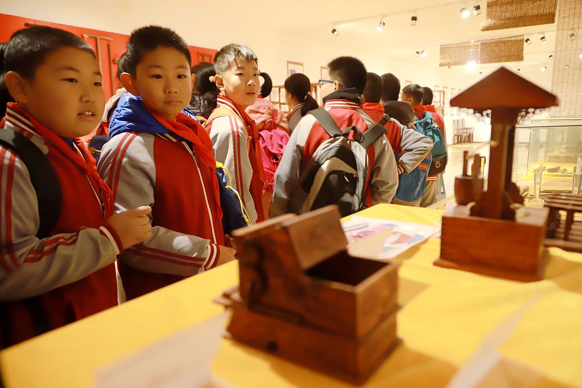 行而思研学综合平台是一个集研学路线推荐、民宿预约以及研学感悟交流研讨为一体的集成性综合平台开发目的一千五百字