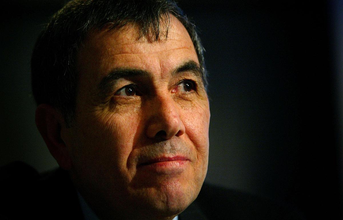 我要写一篇题目为如何看待克隆和克隆人的读书报告请你帮我写一下第一部分：六、结论 A 克隆和克隆人的看待B 对未来的展望