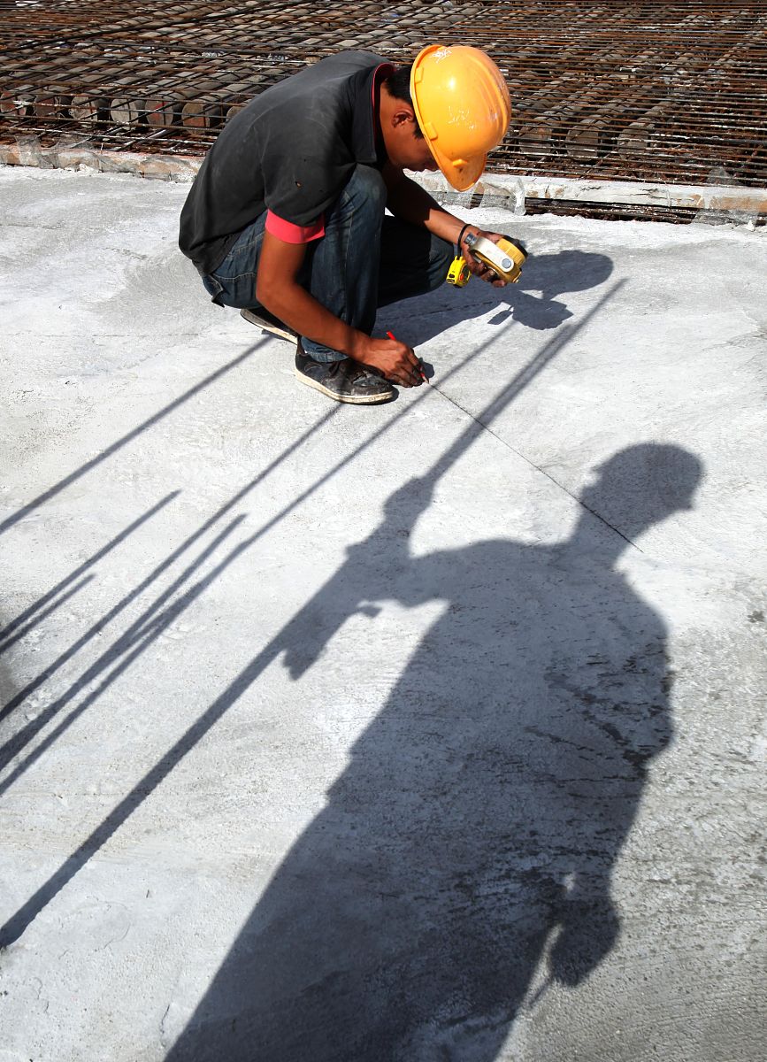 混凝土测温规范：时间频率、裂缝检查及环境温度测量