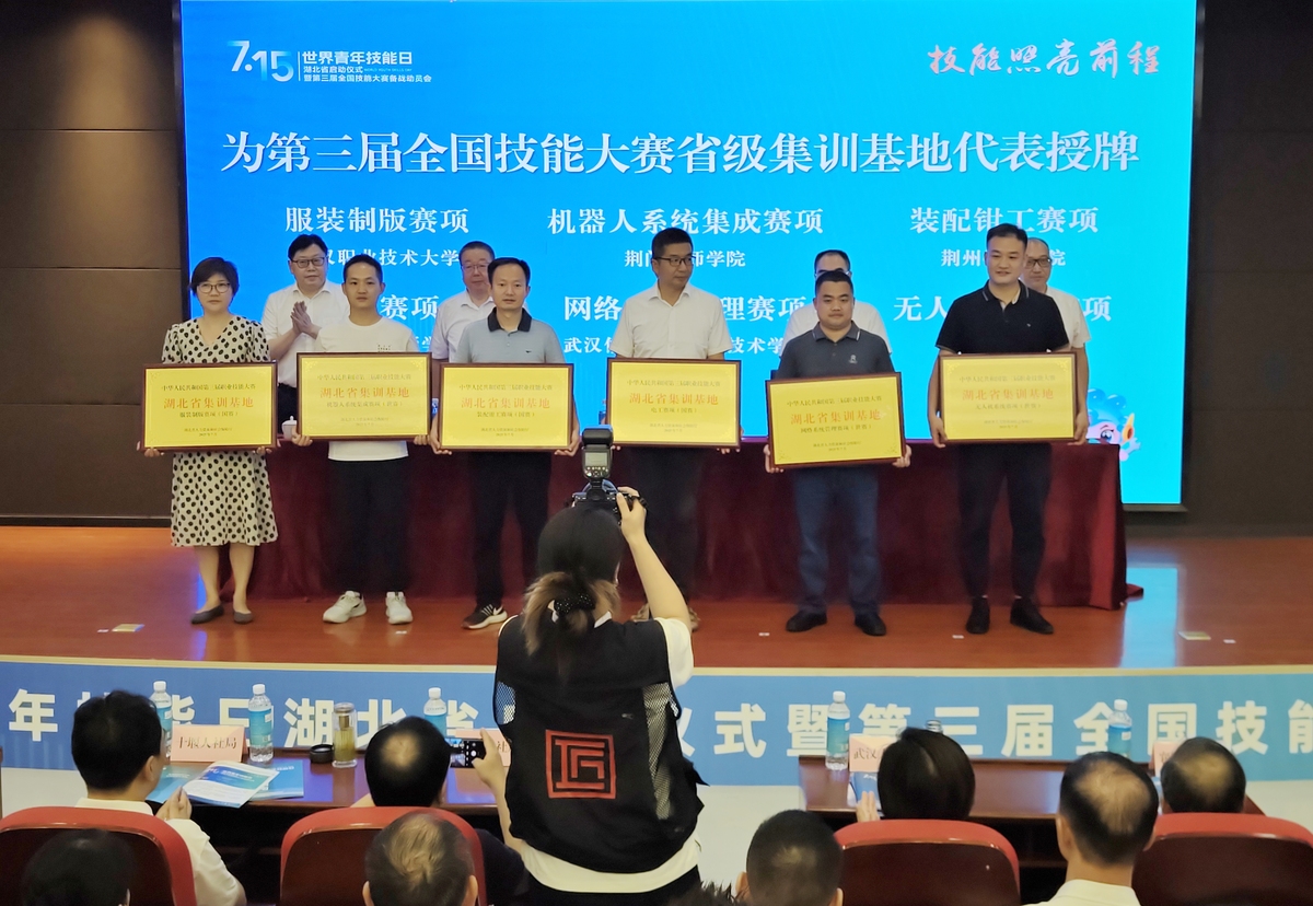 安徽能源技术学校企业合作，培养能源领域高素质人才