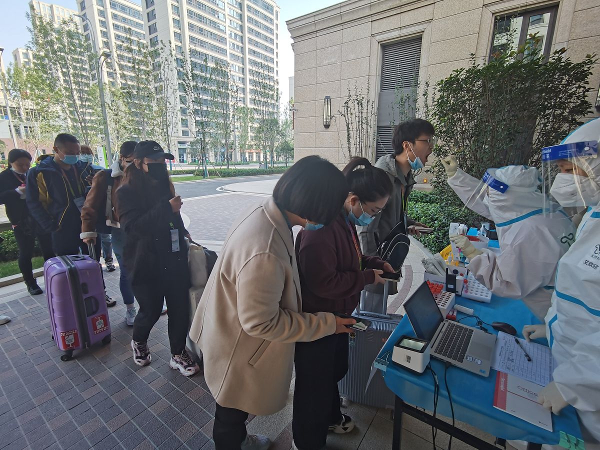 新冠疫情下大学生人格特质、社会支持与应激反应的关系 论文