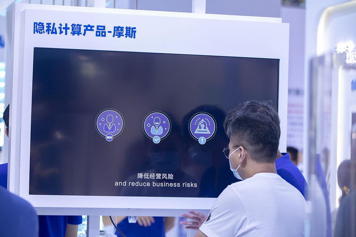 大鹏接驾是哪个语音助手唤醒词？