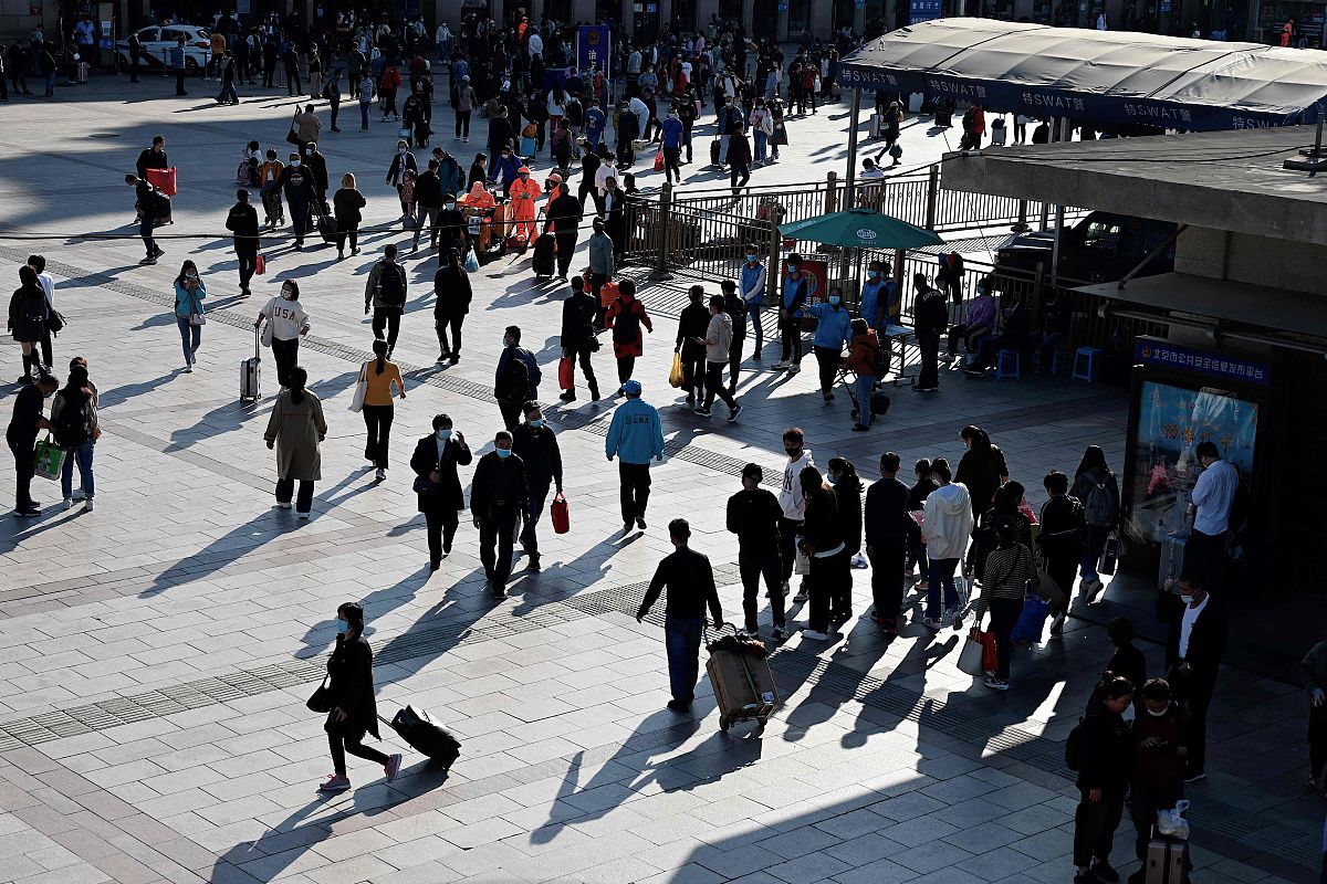 写一篇编译原理解决红绿灯的论文