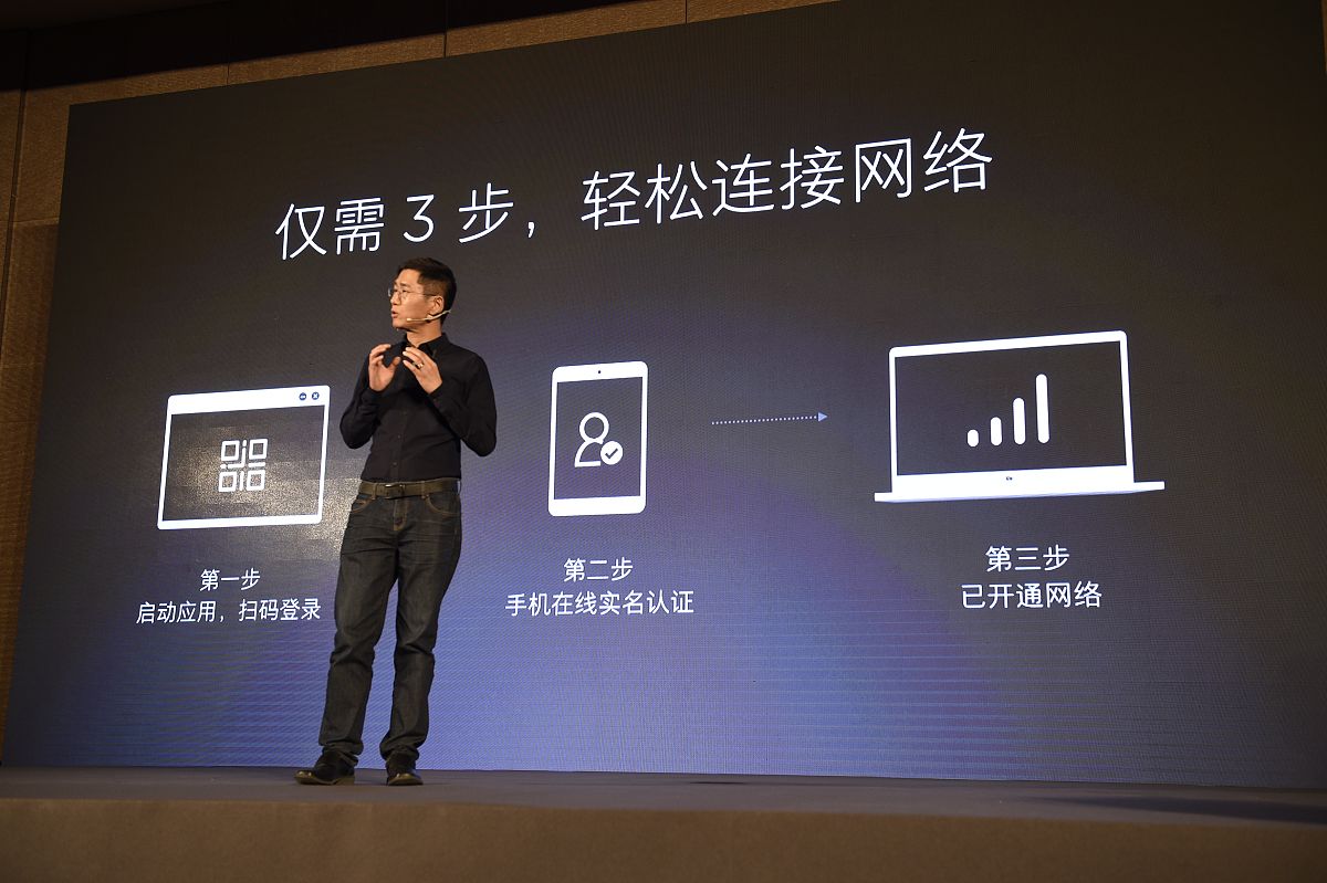 所以要想实现高端品牌的引领企业必须具备强大的核心竞争力这不是一天两天能够建立起来的。那么下面我想以高端品牌卡萨帝为例给大家来做一个简单的分享。那么在过去的6年卡萨帝成为了行业的奇迹实现了10倍速的增长那么我们实现了平均单价的第一高端份额的第一以及市场增速的第一高端的行业地位持续引领。那么在刚刚过去的2022年卡萨帝单品牌价值已经达到了621亿我想卡萨帝能够取得如此亮眼的成绩得益于始终坚持以用户为中