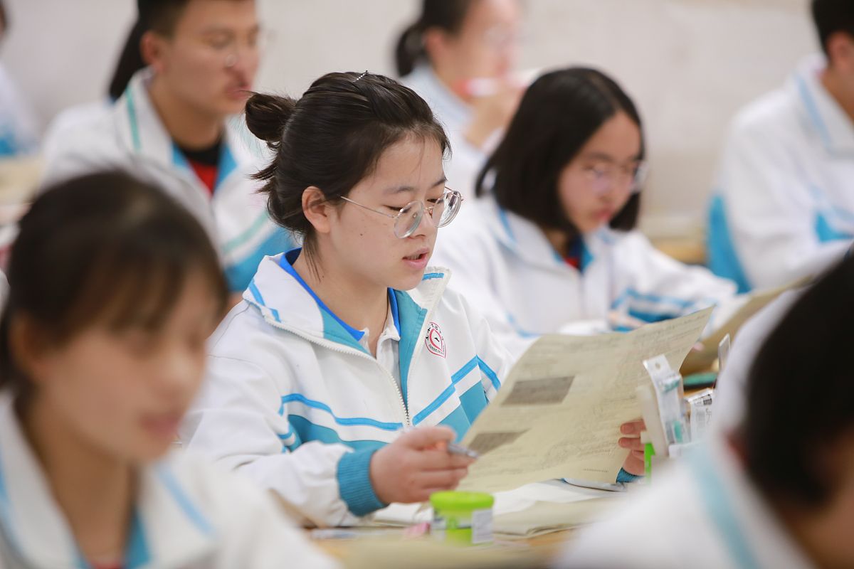 2021年3月14日,云南省红河哈尼族彝族自治州建水实验中学高三学生在教