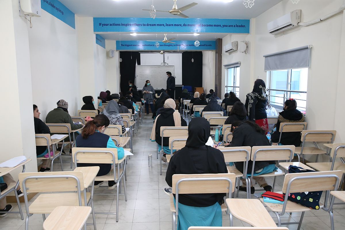 当地时间2021年1月18日,巴基斯坦伊斯兰堡,部分年级学生返校.islamaba