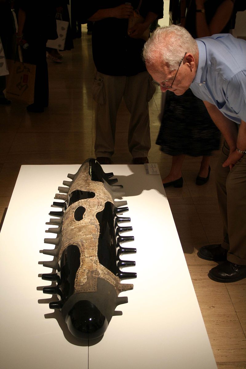 2006年8月25日,梁远漆艺展在中国美术馆开幕,共展出漆器,漆画,漆塑等