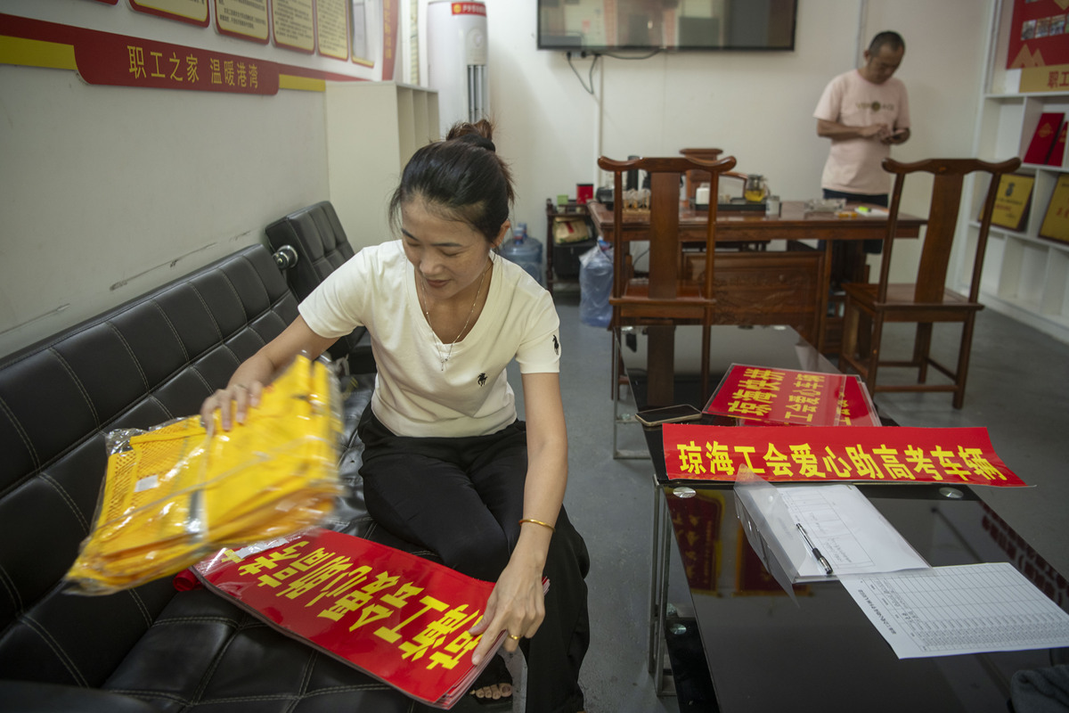 兴亚党支部组织网格监督员开展日常监督检查,确保项目推进合规 兴亚党支部组织网格监督员开展日常监督检查,确保项目推进合规