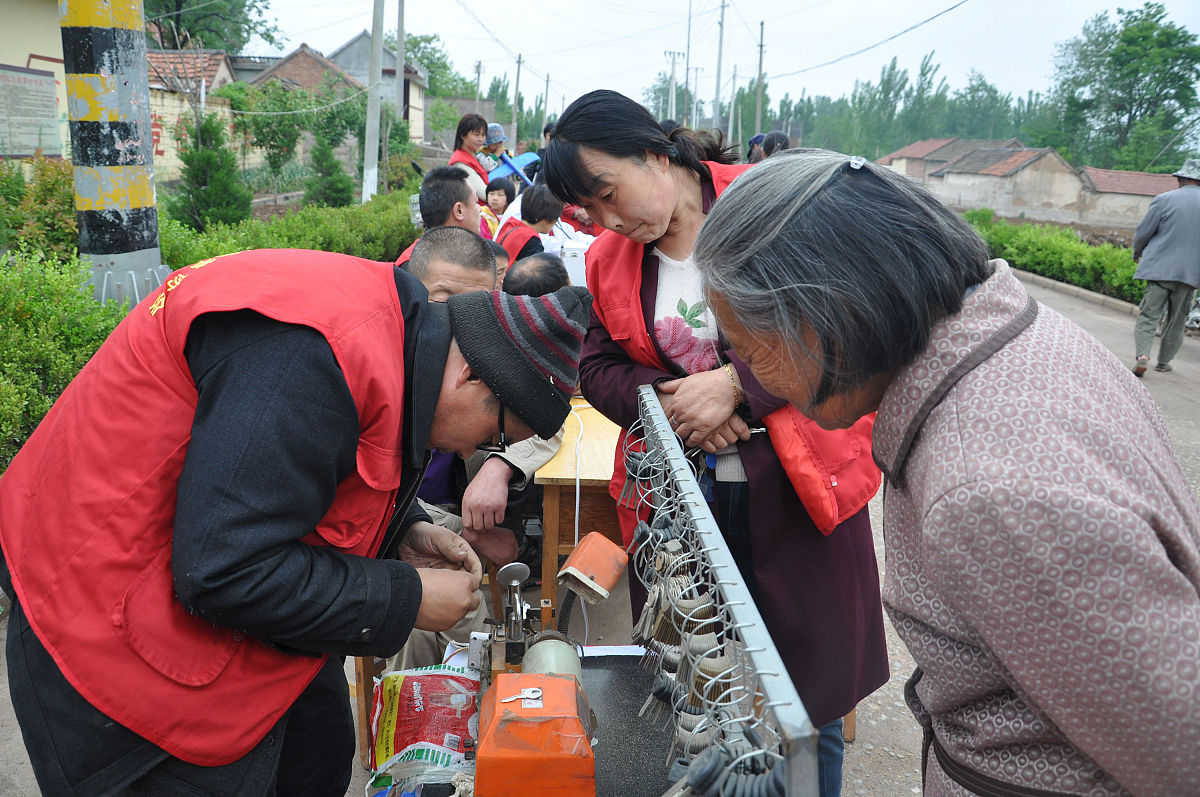 请你写一篇关于暑期三下乡的7篇日记内容关于实地考察农村卫生要求每篇不少于300字