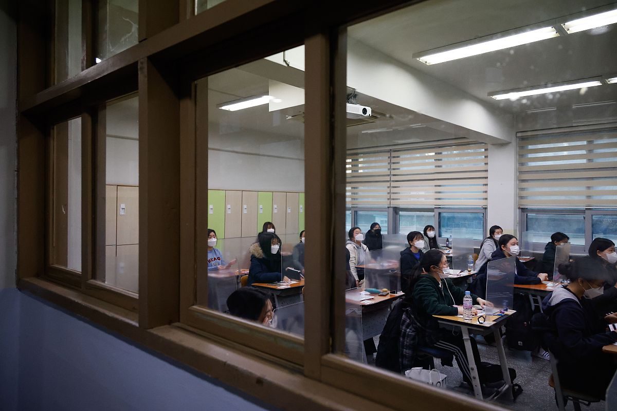 当地时间2020年12月3日,韩国首尔,受新冠疫情影响,原定于今年11月19日