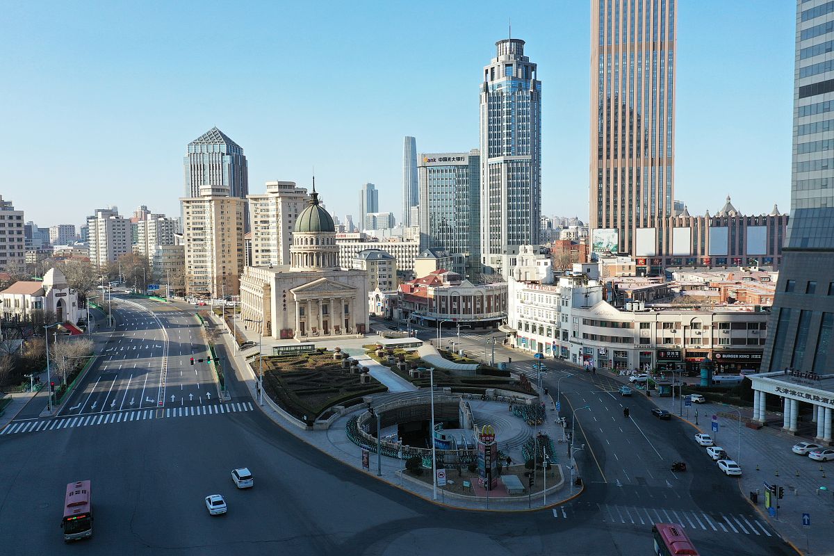 2022年1月15日,航拍疫情防控下的天津,街头人烟稀少宛如"空城".