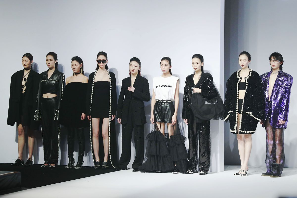 2021年重庆市万州三峡服装艺术学校招生简章