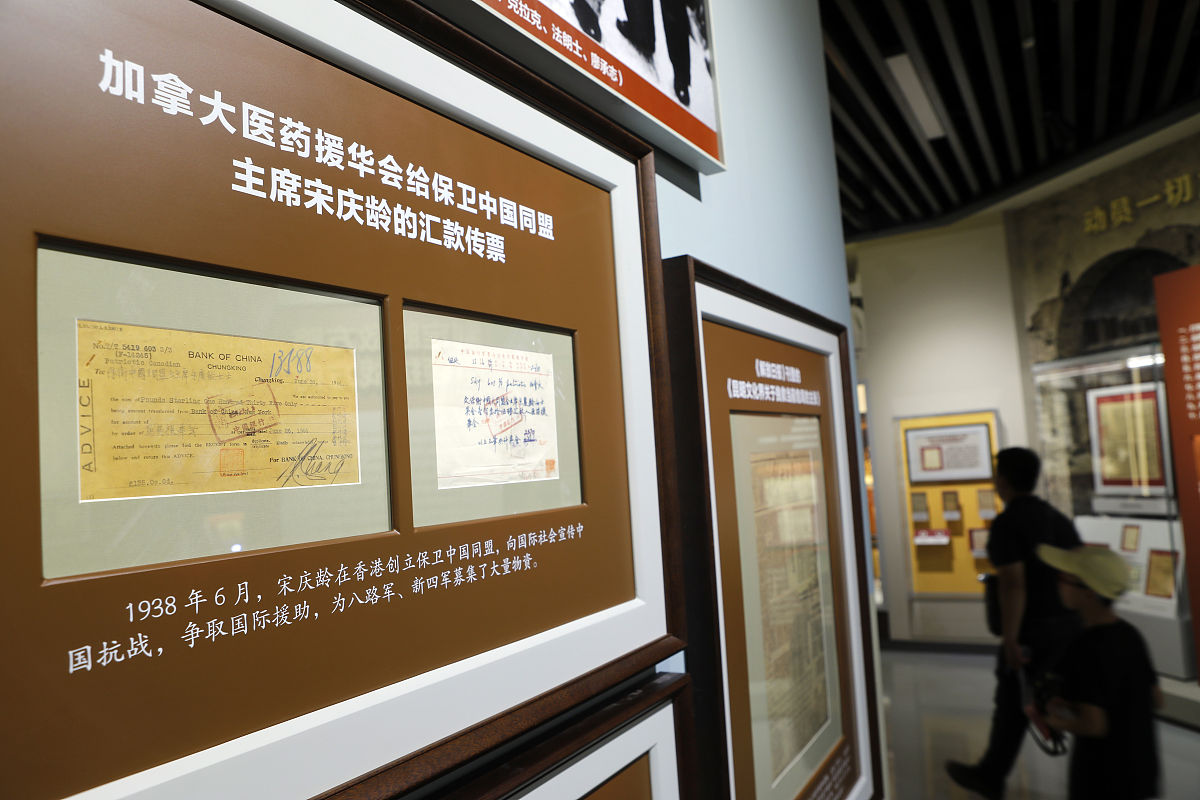 游览学校历史展馆：传承航运精神，奉献交通事业