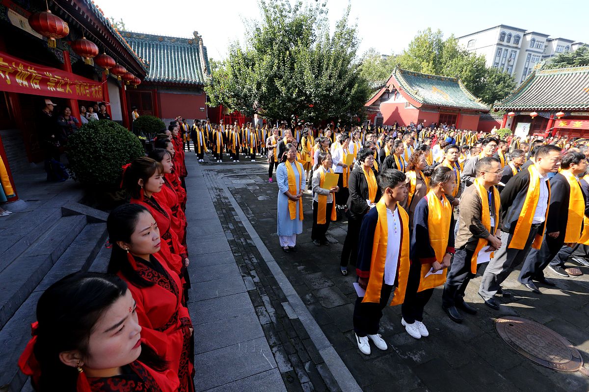 年轻客群带火的寺庙经济说明了什么