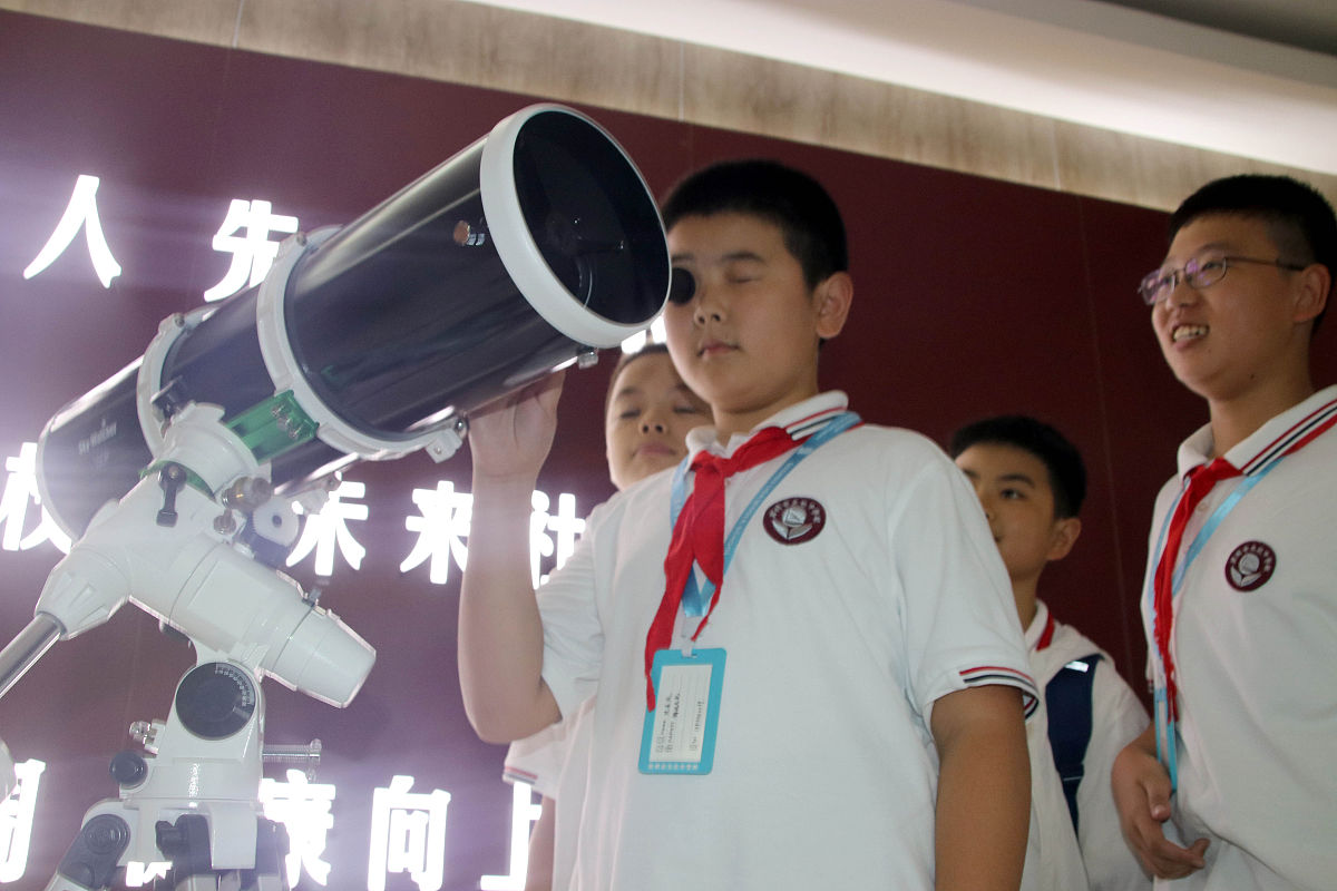石家庄装备制造学校天文社团开展探索星空观星实践活动