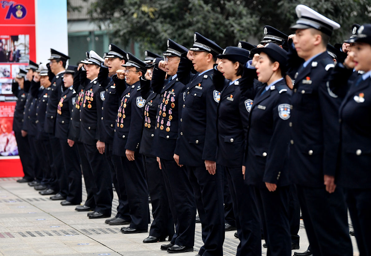 我心目中的新警形象：专业、沟通、创新