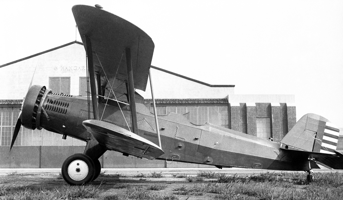 世界上最大的轰炸机是 。A图95熊BB-1B枪骑兵C图160海盗旗DB-2幽灵