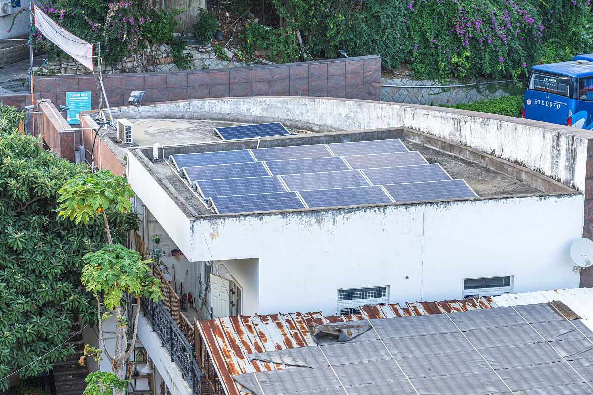 老旧小区光伏照明系统改造设计方案 - 提升能源效率，改善居住环境