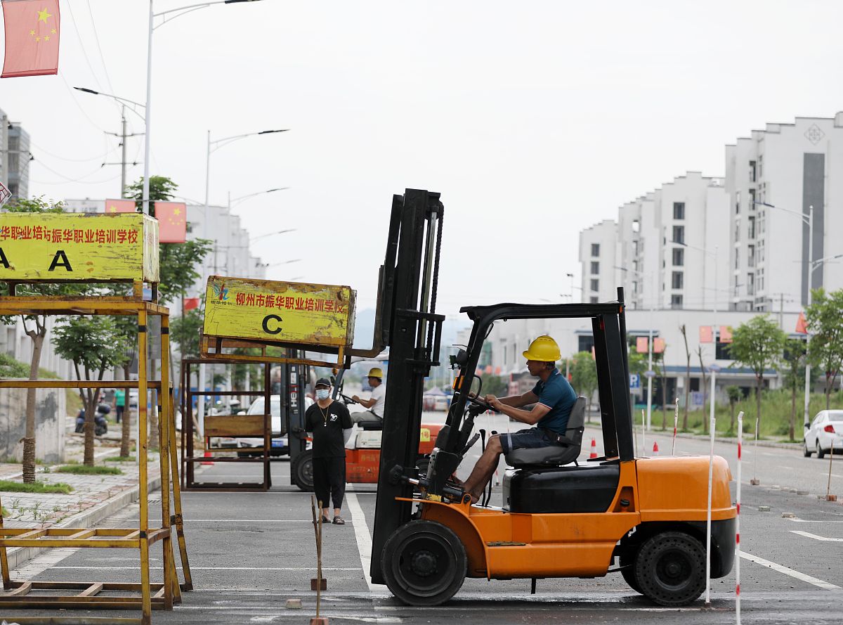 电动叉车安全操作指南：5个要点保障安全高效