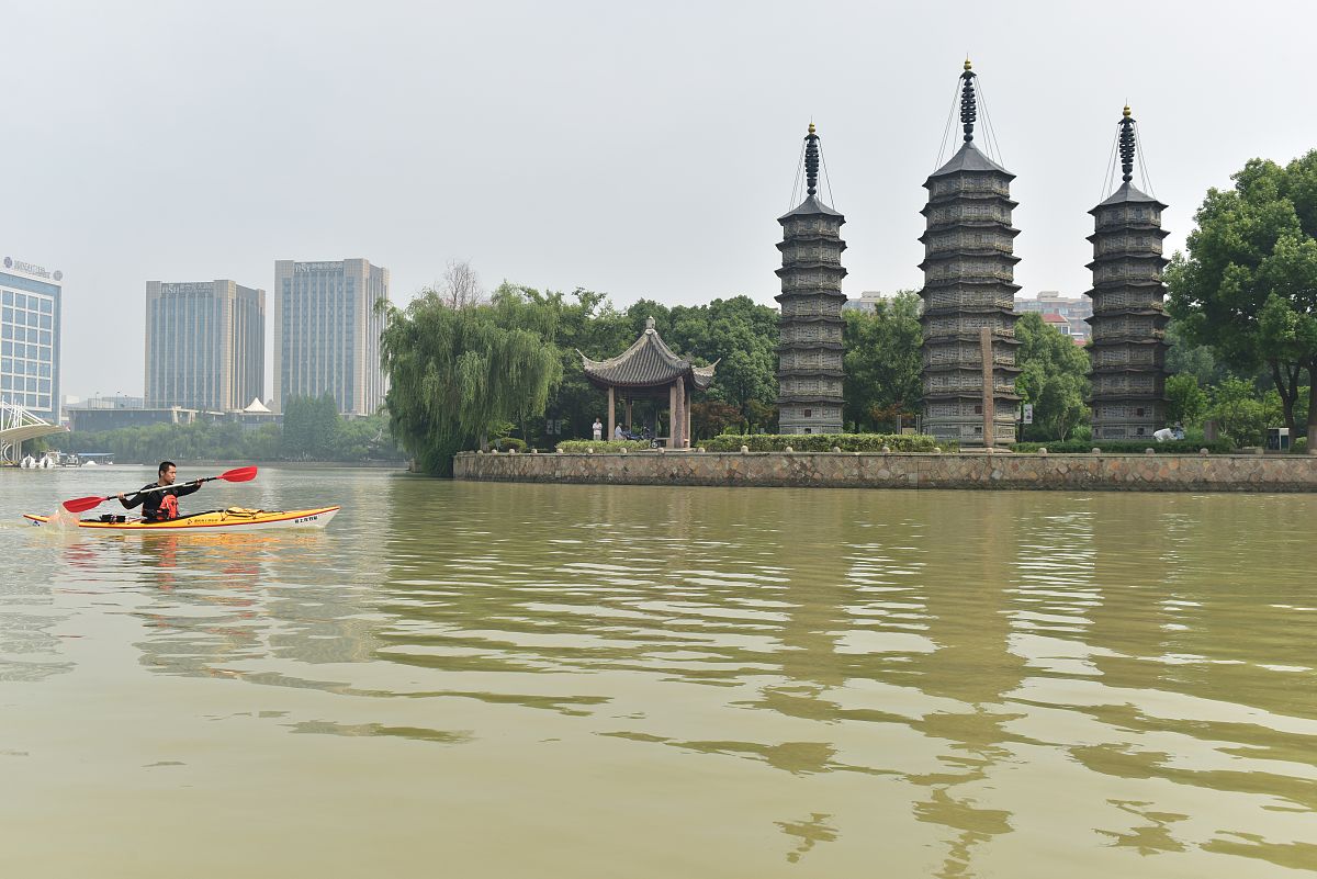 古早乙女风游戏推荐：'魔法与正能量'，但系统设计需谨慎