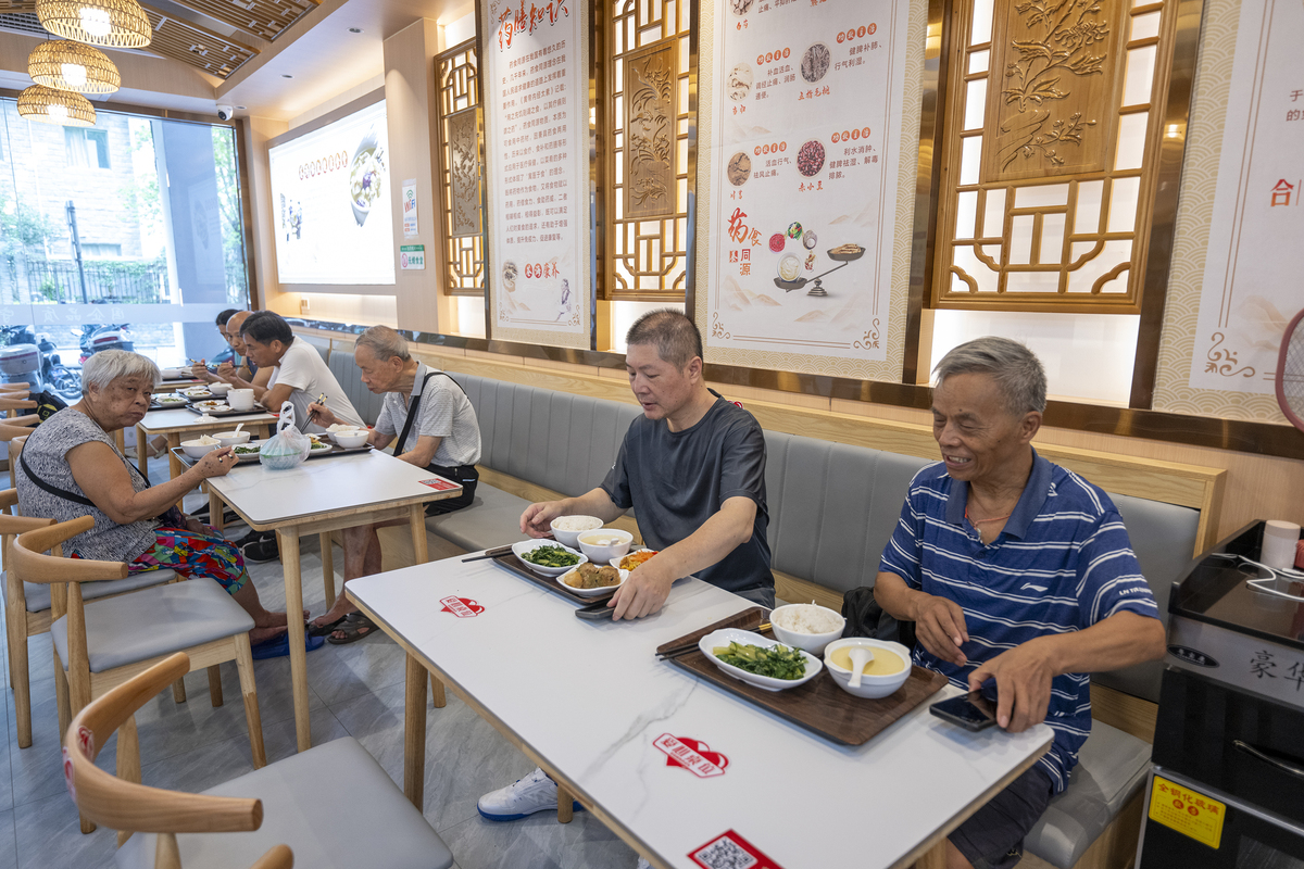 社区暖心工程：老年食堂盛大开业，为长者健康保驾护航