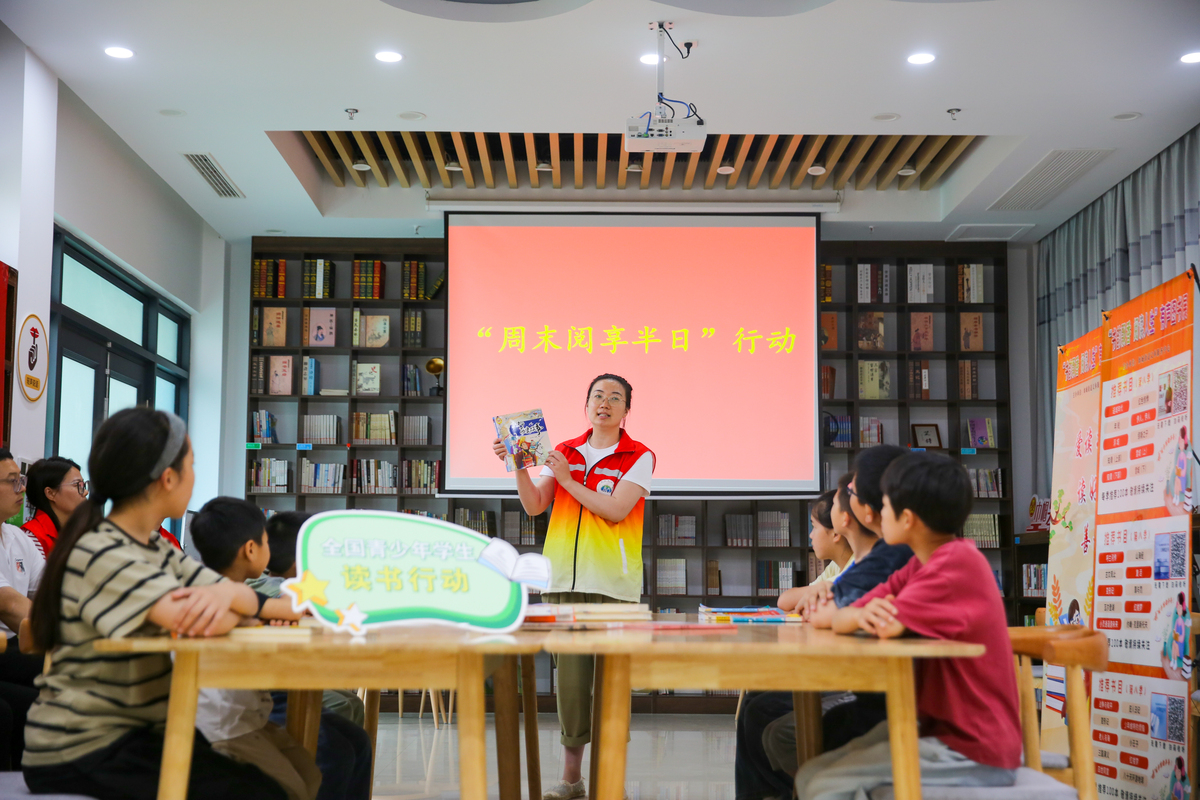 为图书角党日活动拟写一份新闻稿要求通顺、合理、完整