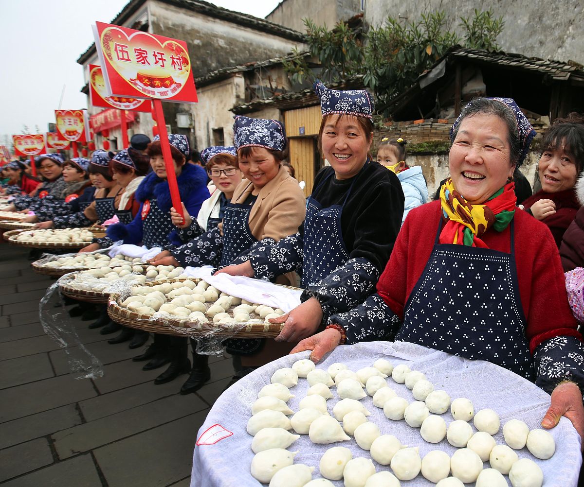 女生夸我做销售很厉害，怎么回复？
