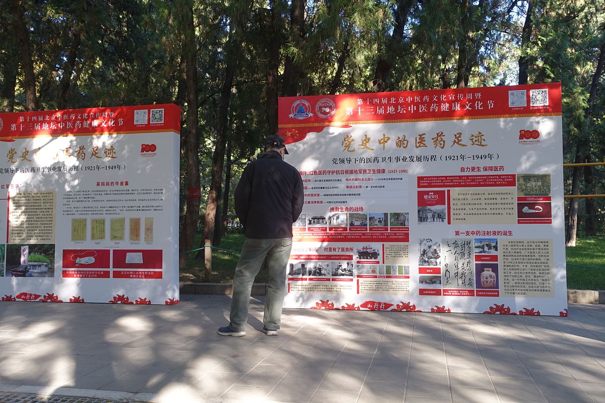 关于进一步活跃大学生校园文化生活以实践教育为抓手促进学生德智体美劳全面发展完善社会实践+党团建设育人模式。更好结合社会需求培育新商科背景下的时代专业技术人才。不断拓宽学生就业渠道鼓励大学生积极参与我为家乡代言——‘一院一品’特色活动开展直播大赛学生代表发言稿