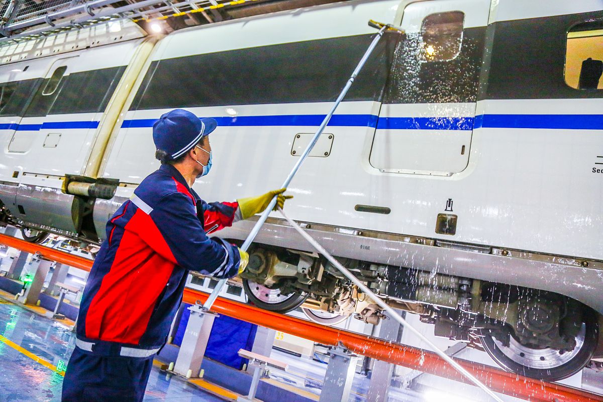 4、阐述CRH5型动车组排污系统的工作步骤？