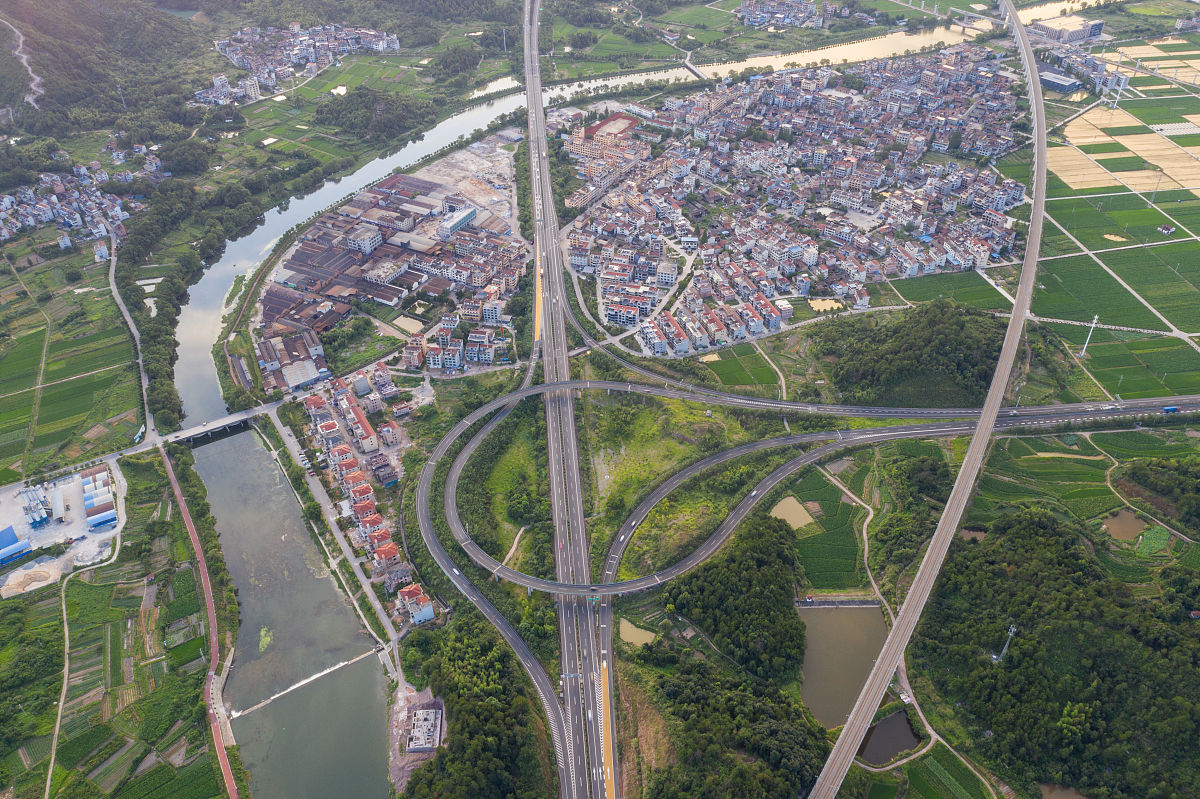 浙江交通技师学院专业介绍：交通运输、机械、电子信息等多个领域