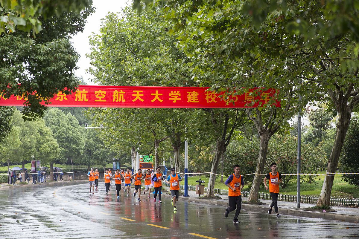 10首关于校庆午后的诗歌，感受岁月流淌的荣耀