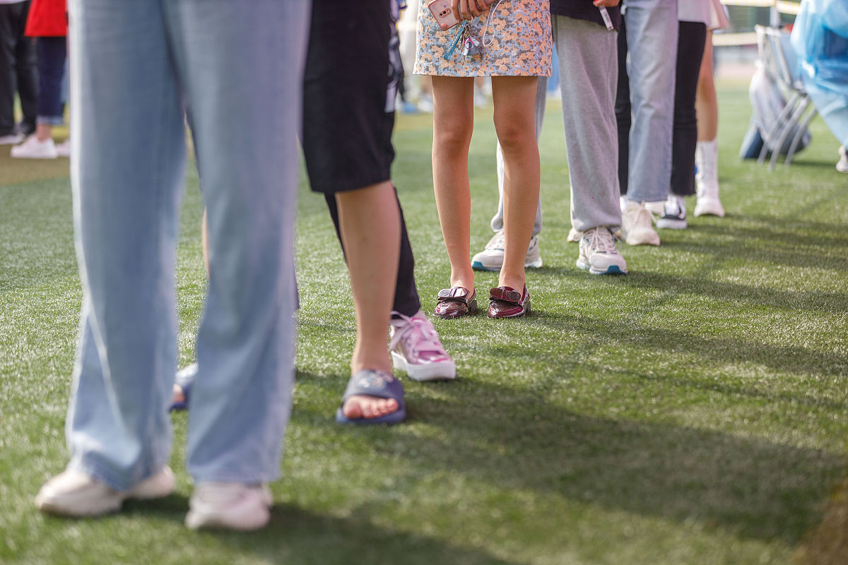 大脚和小脚走路是怎样的回答加拓展。