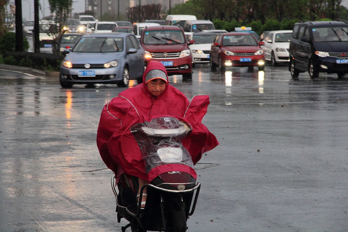 台风红色预警！浙江东部大到暴雨，防范措施指南