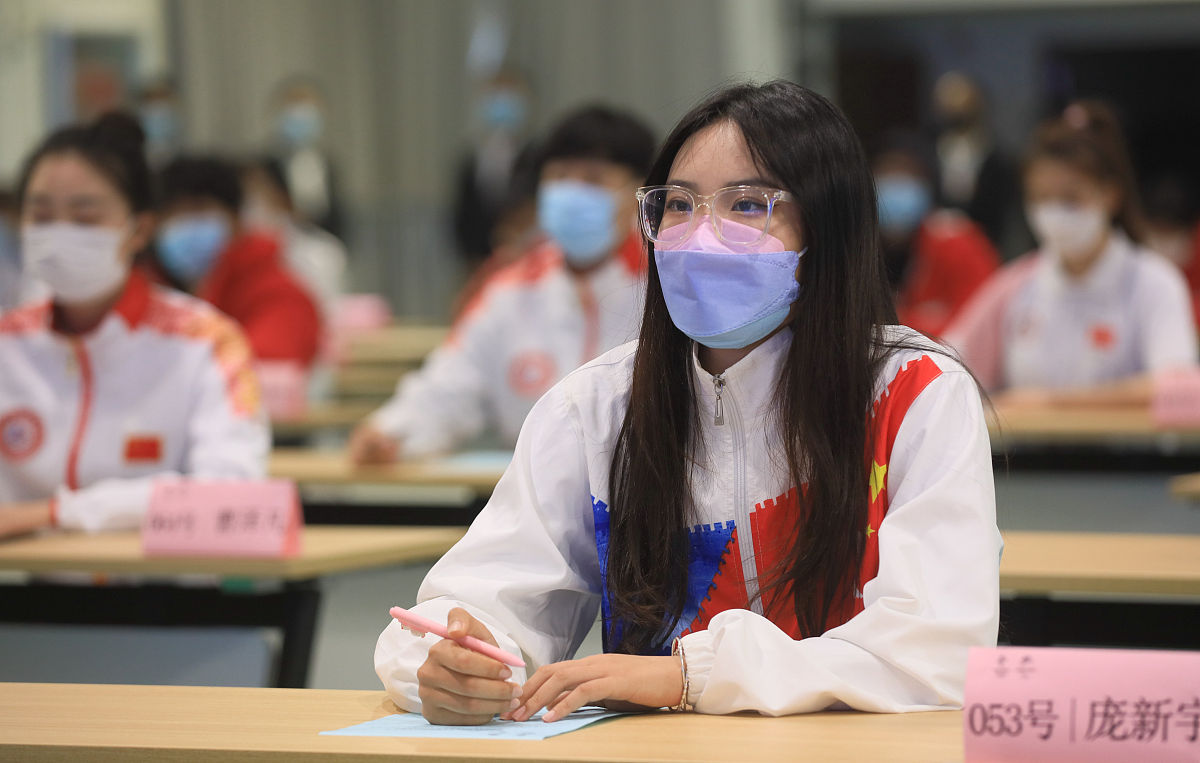 大学生的主要事迹写什么
