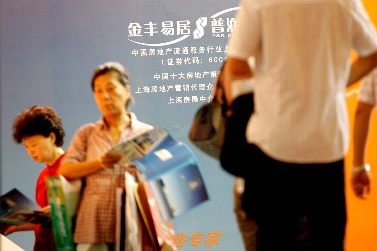 年轻人拾金不昧，暖心故事感动都市！