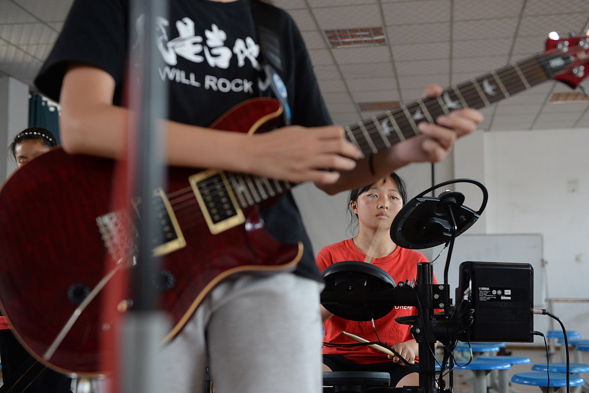 2019年6月6日,成都,乐队的成员正在排练.(如需下载使用,请务必署名:红