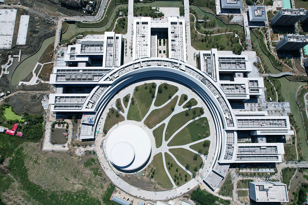2021年9月22日,杭州,从空中俯瞰的西湖大学新校区已建成的"学术环".