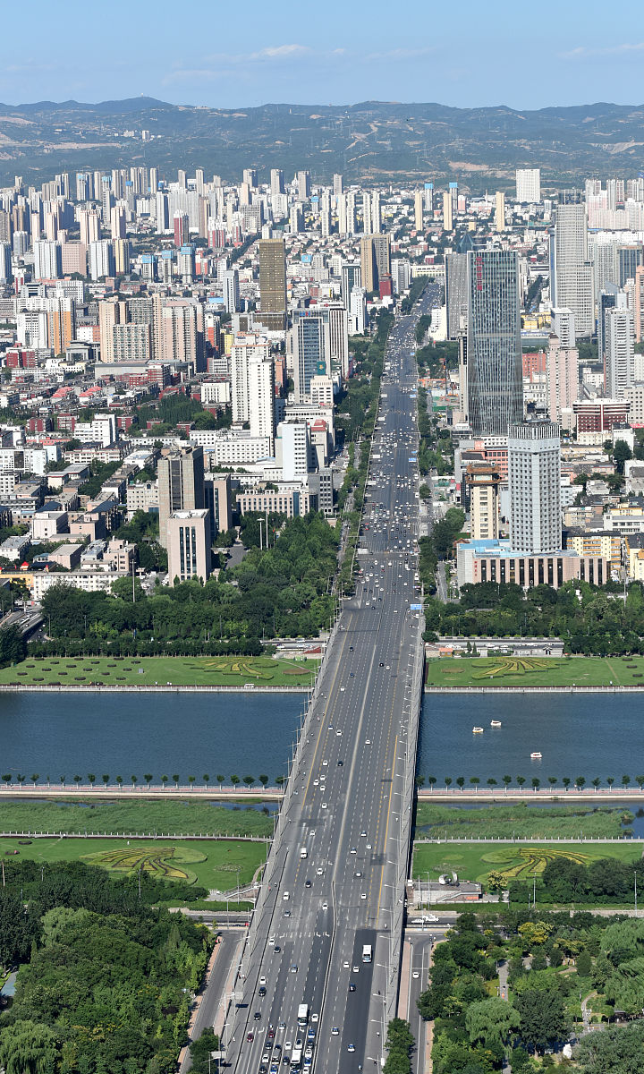 2020年7月19日,山西省太原市,高楼林立.