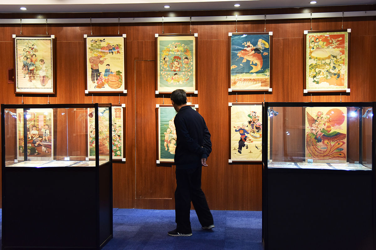 2015年1月12日,深圳,涵盖民国至八十年代的150幅经典年画亮相福田区文