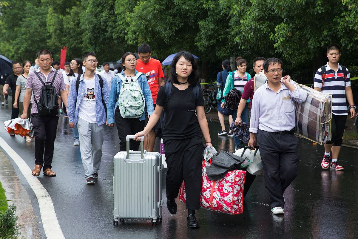 ‘发个信息只是想说我一直在，等我的2017’是什么意思？