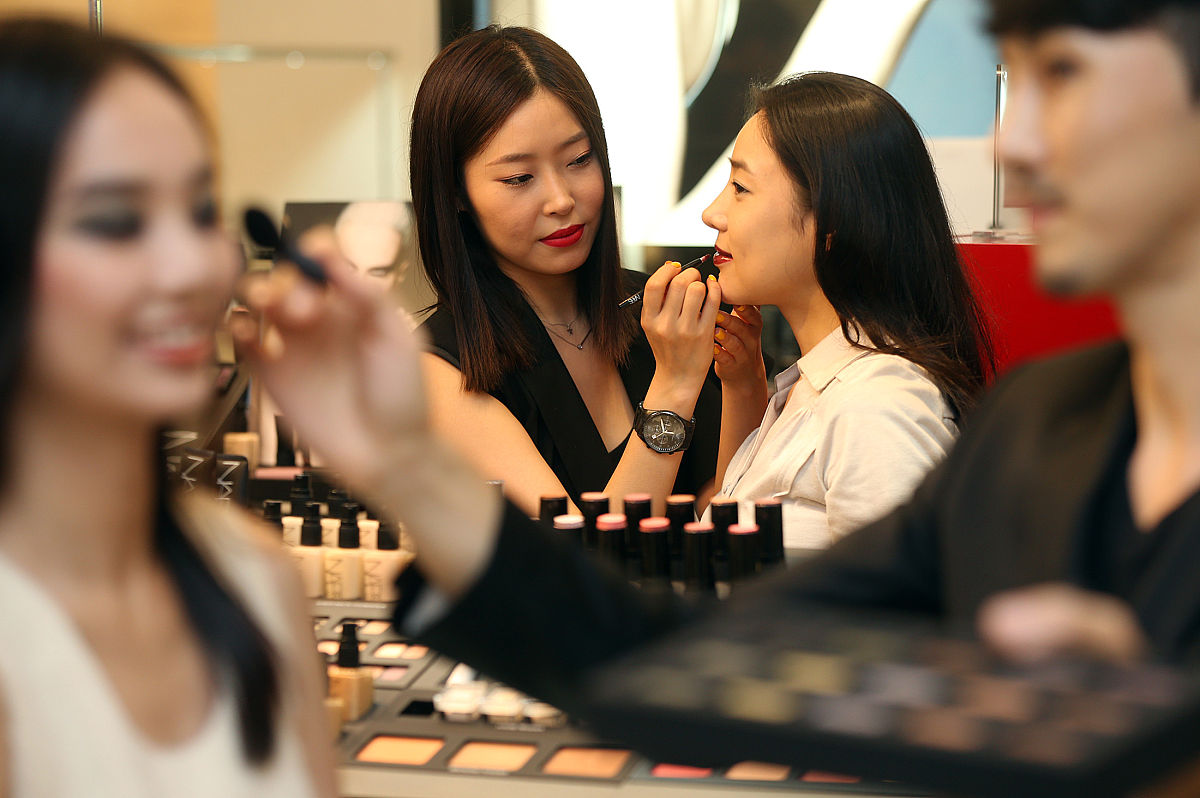 关于如何成为一名优秀的化妆师的文章