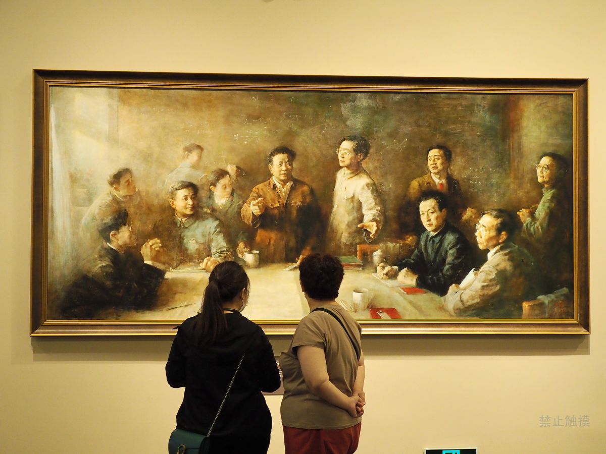 习近平总书记在党的二十大报告中指出：必须坚持科技是第一生产力、人才是第一资源、创新是第一动力深入实施科教兴国战略、人才强国战略、创新驱动发展战略开辟发展新领域新赛道不断塑造发展新动能新优势。加快实施创新驱动发展战略。加快实现高水平科技自立自强。结合自身专业谈谈大学生应如何走在改革创新的时代前列？