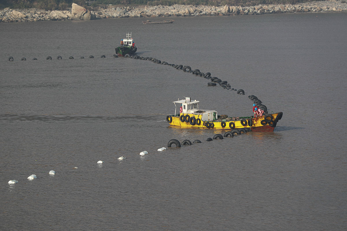你好你好！有什么需要帮助的吗？厦门新机场造地选址大噔岛与小峻岛之间利用周边海域淤泥吹填造地。2019年11月18日厦门新机场填海造地工程报表公布总填海造地面积约156平方千米主要工程包括护岸、围堰、陆域形成、地基处理工程以及场地排水、流溢口等临时工程等。 1地理实践力人工造陆的主要类型有哪些？ 2地理实践力海洋交通与通信已经从海面向海底和海洋上空拓展其主要利用方式有哪些？
